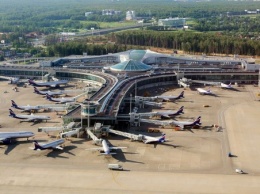 Пассажирский самолет не смог приземлиться в Шереметьево из-за бутылки на посадочной полосе