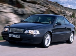 Впервые купе Volvo C70 было показано в Париже 20 лет назад