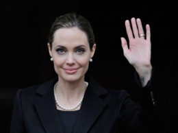 Анджелина Джоли добилась временной опеки над всеми своими детьми
