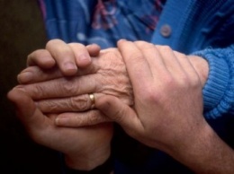 880 мариупольцев поздравят с Днем пожилого человека