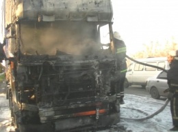 Грузовик загорелся во время движения в Харькове