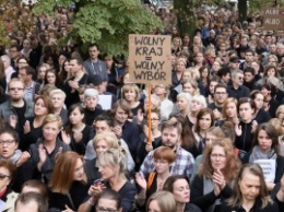 В Варшаве прошел многотысячный протест против запрета абортов