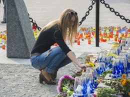 Киевляне почтили память жертв Бабьего Яра (ФОТОРЕПОРТАЖ)