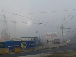 Туман в Киеве растворял автомобили в дымке