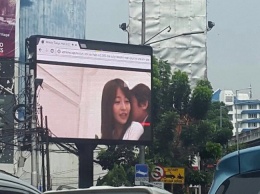 Японский порнофильм на билборде в Джакарте вызвал затор на дороге