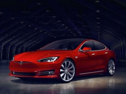 Tesla существенно повысила объемы производства, но по-прежнему теряет деньги