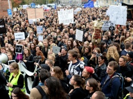 В Польше прошли многотысячные митинги против ужесточения законодательства относительно абортов