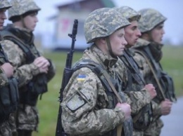 При переходе на контракт военнослужащие получат разовое денежное вознаграждение до 10 минимальных зарплат