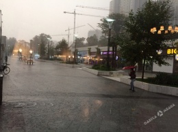 Кратковременный ливень снова парализовал Одессу (фото, видео)