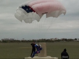 В Севастополе начался парашютный фестиваль