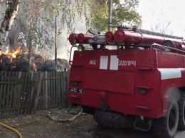 Двадцать два спасателя тушило пожар жилого дома и сеновала на Черниговщине