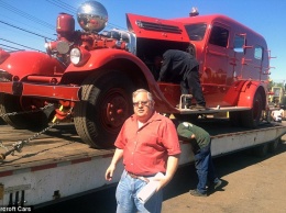 Суперкары это банально: американец собрал коллекцию из 450 пожарных машин