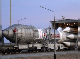 «Прогресс М-28М» установлен на стартовом комплексе космодрома Байконур