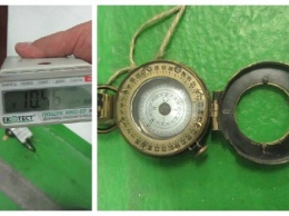 В Борисполе пограничники изъяли у россиянина радиоактивный старинный сувенир