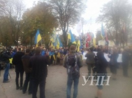 В Волновахе прошел митинг против вывода подразделений ВСУ из села Петровское