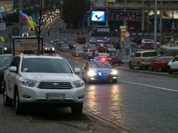 В Украине вновь хотят вернуть специальные номера и мигалки