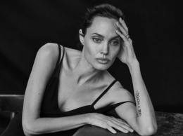 Анджелина Джоли начала посещать психолога