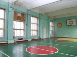 Азовстальцы отремонтируют спортзал в мариупольской школе