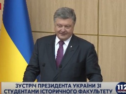 Порошенко рассказал, что на первом курсе ему преподаватель посоветовал ему выбросить учебник