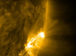 NASA показало уникальное видео солнечных вспышек