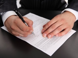 Рада усилила ответственность за подделку документов при регистрации имущественных прав