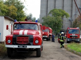Одесские спасатели ликвидировали последствия условного взрыва на маслоэкстракционном заводе