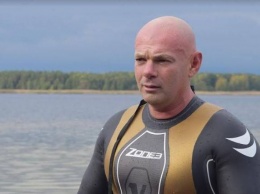 Председатель Волынского облсовета Палица переплыл озеро ради популяризации здорового образа жизни