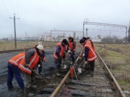 В Славянске временно перекрыт железнодорожный переезд