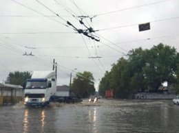 Одесса временно превратилась в Венецию. Сильные ливни затопили город (фото)