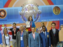 Спорстменка из Черкасской области третий раз стала чемпионкой мира по панкратиону