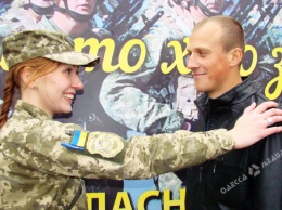 В Одессе первых призывников торжественно отправили в армию (фото)