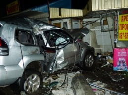 Ночное ДТП с пострадавшим в Каменском: Toyota Prado врезался в электроопору возле Зори