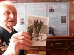 В Одессе 92-летний экскурсовод учит посетителей музея не унывать (ФОТО)