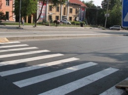 В Москве на пешеходном переходе автомобиль сбил женщину с ребенком