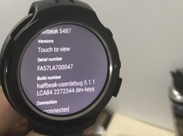 В Сети появились первые «живые» фото смарт-часов HTC Halfbeak с круглым экраном