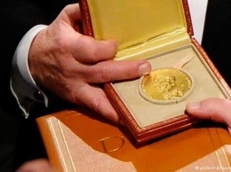 Премия по экономике памяти Нобеля присуждена за вклад в развитие теории контрактов