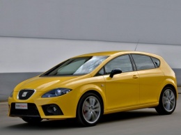 Автомобиль SEAT Leon Cupra появился на снимках практически без камуфляжа