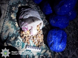 Полиция обнаружила 33 кг янтаря в авто жителя Ровно