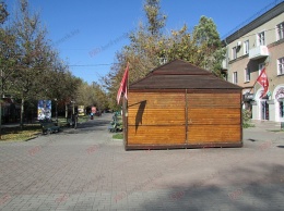 В Бердянске начали демонтаж МАФов в центре города