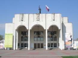 Спектакль в Курске прервали из-за пьяного "короля Клавдия"