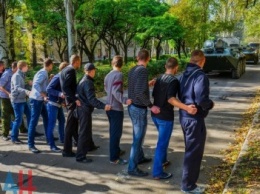 В Донецке провели тренировку, чтобы "голыми руками" остановить "иностранную вооруженную миссию"