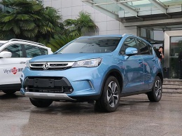 С завода Dongfeng в КНР сошел новый кроссовер AX5