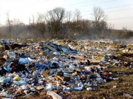 Селяне в Хмельницкой области обнаружили 20 тонн львовского мусора