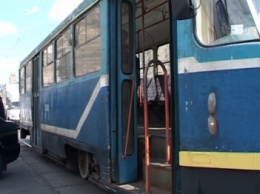 В Одессе на Котовского из-за урагана полностью остановились трамваи