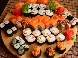 Разнообразные виды суши для ценителей японской кухни
