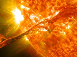 Астрофизики подтвердили обратную зависимость солнечных пятен от вспышек