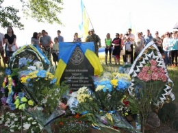 В Рубежном депутаты согласились взять на баланс города памятник 30-й Новоград-Волынской бригады ВСУ