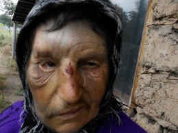 В Запорожской области милиционеры избили бабушку палкой