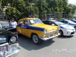 В Севастополе в честь Дня ГИБДД устроили выставку ретро-автомобилей (ФОТО)