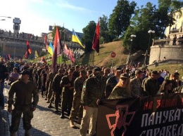 Участники марша в Киеве потребовали начать решительное наступление на Донбассе